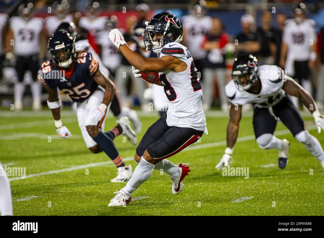 1 agosto 2024: Houston Texans n. 88 Corliss Waitman corre con la palla contro i Chicago Bears durante la Hall of Fame Game a Canton, OHIO. Mike Wulf/CSM Foto Stock