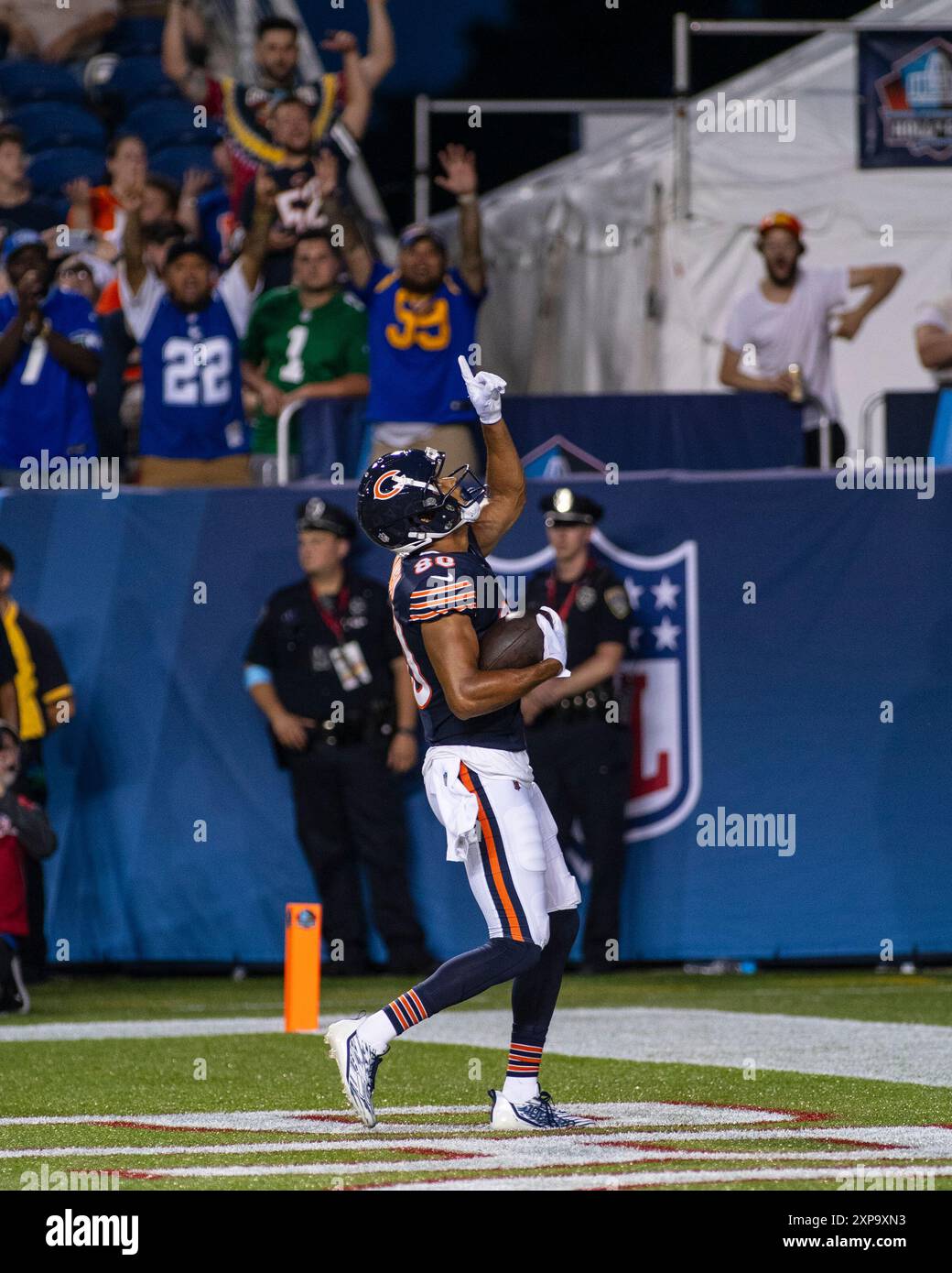 1 agosto 2024: Chicago Bears n. 80 Collin Johnson celebra il suo touchdown contro gli Houston Texans durante la Hall of Game di Canton. Mike Wulf/CSM Foto Stock