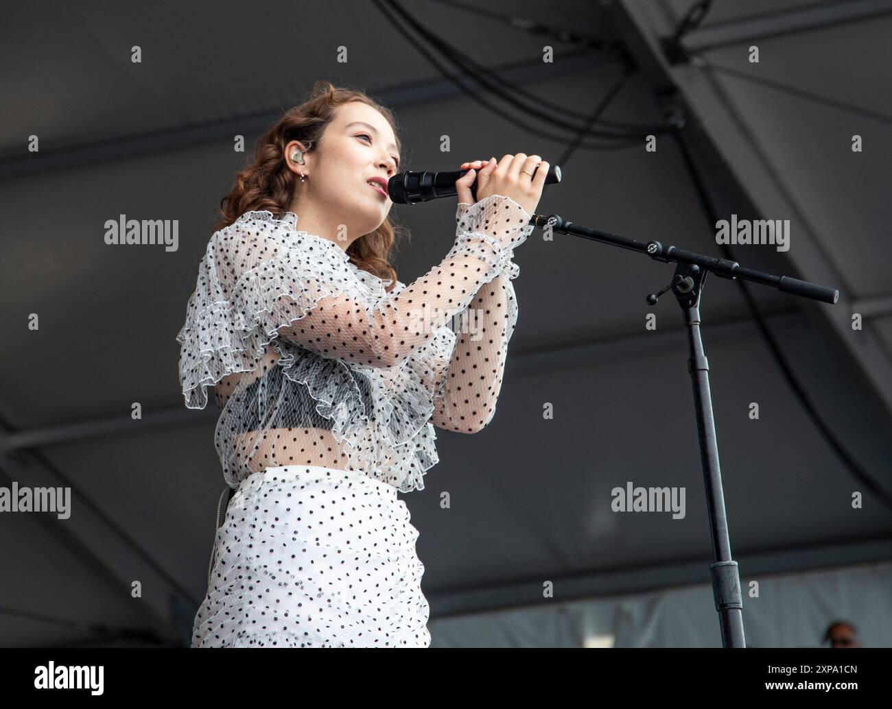 Newport, Rhode Island. 4 agosto 2024. Laufey partecipa al Newport Jazz Festival, sul palco di Fort Adams Park. @ Veronica Bruno / Alamy Live News Foto Stock