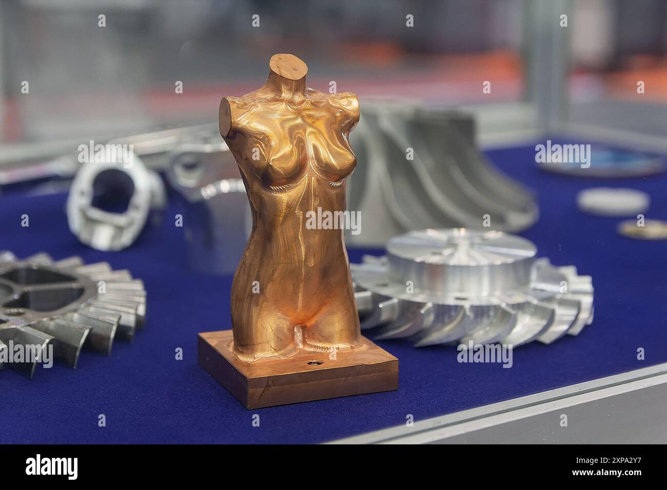 Modella l'oggetto di una grande parte industriale stampata su una stampante 3D in metallo. Industria Foto Stock