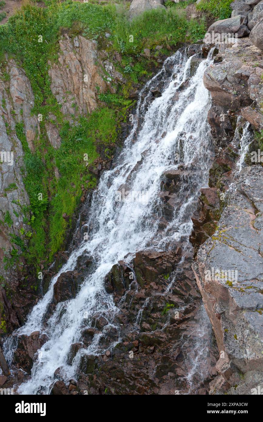 Cascata Teribersky, penisola di Kola, regione artica. Russia Foto Stock