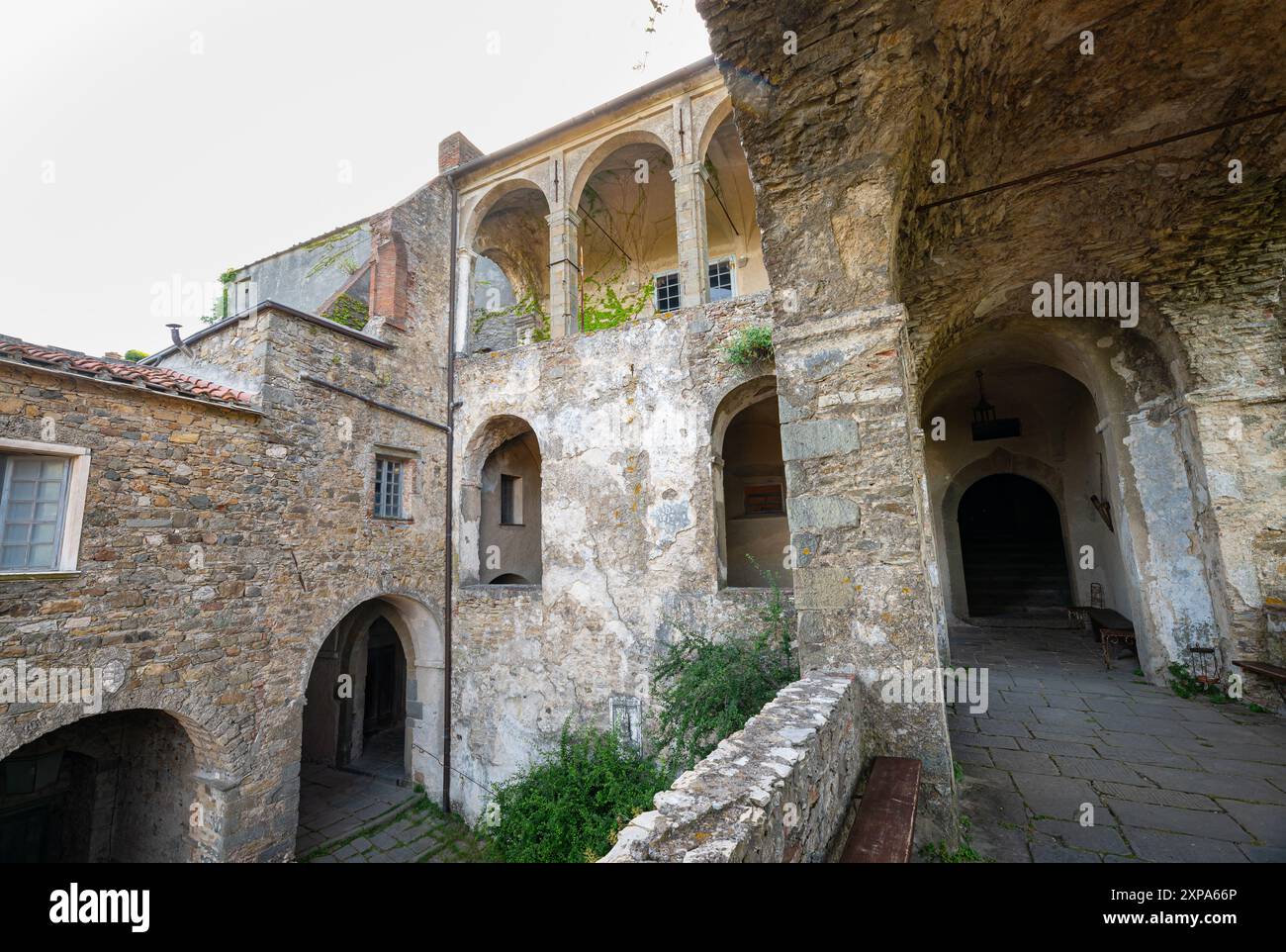 Parte interna del castello medievale di Fosdinovo nel nord della Toscana, Italia. Foto Stock