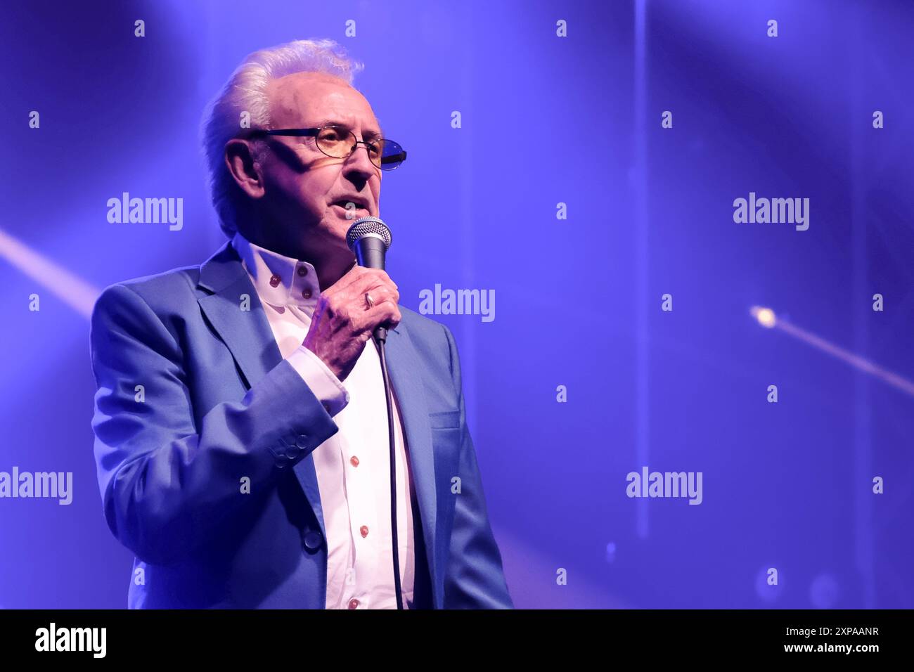 Wickham, Regno Unito. 4 agosto 2024. Musicista e cantante inglese. Anthony Fitzgerald conosciuto professionalmente come Tony Christie si esibisce dal vivo sul palco al Wickham Festival. È noto soprattutto per la sua registrazione di '(Is This the Way to) Amarillo'. (Foto di Dawn Fletcher-Park/SOPA Images/Sipa USA) credito: SIPA USA/Alamy Live News Foto Stock