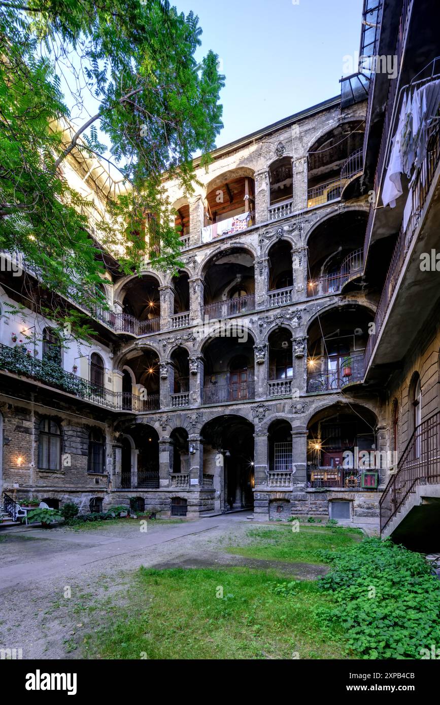 Budapest, Wohnhaus Bezeredi utca 6 // Budapest, Appartamento Casa Bezeredi utca 6 Foto Stock