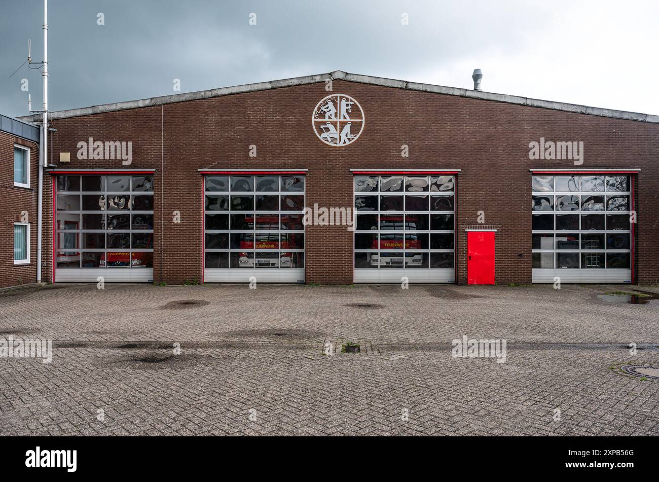 Neuenhaus, Niedersachsen, Germania, 13 luglio 2024 - facciata dei Vigili del fuoco volontari Foto Stock