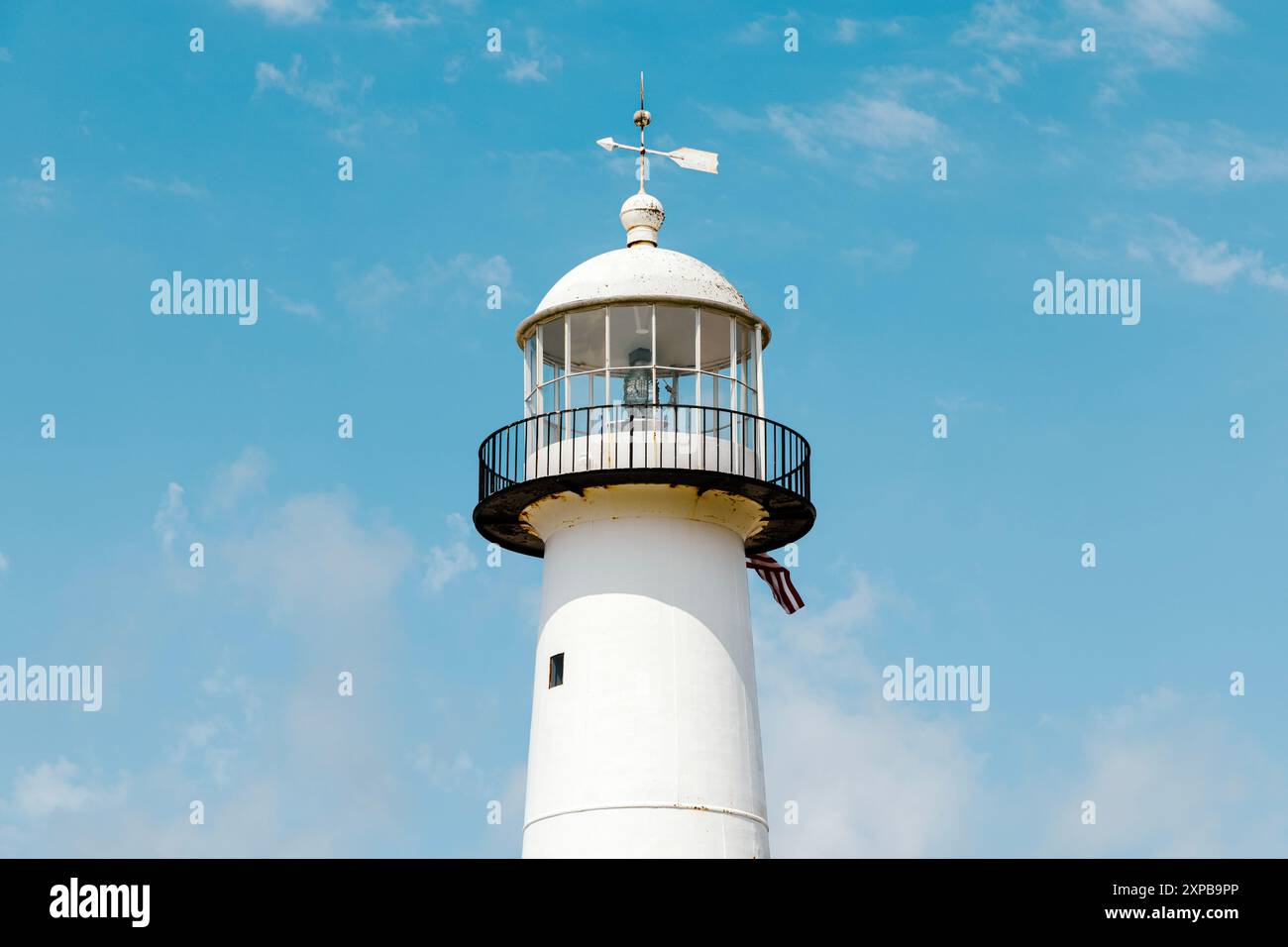 Primo piano del faro di Biloxi 1848 contro il cielo blu, Biloxi, Mississippi, Stati Uniti Foto Stock
