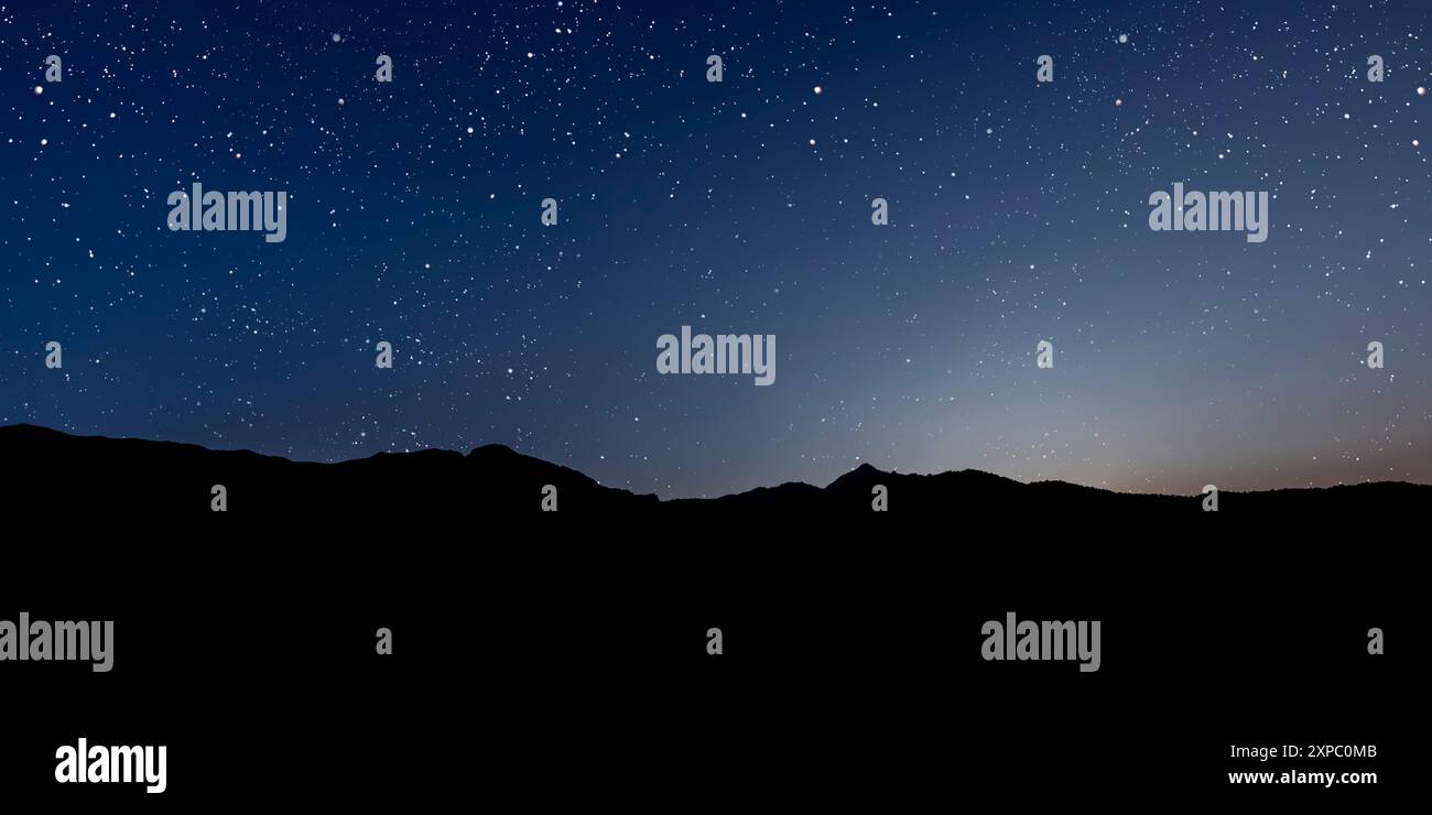Un panorama del cielo notturno con stelle e luna Foto Stock