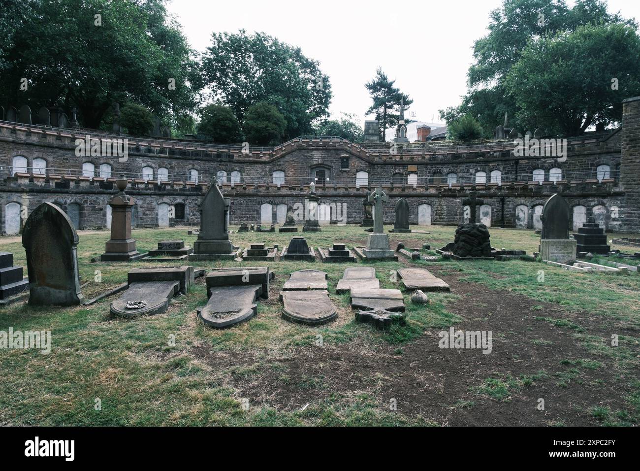 Veduta del Brookfields Cemetery, un cimitero risalente al 1847 a Birmingham il 5 agosto 2024 nel Regno Unito Foto Stock