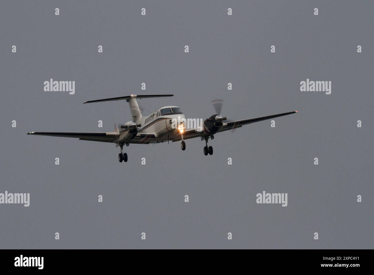 Kanagawa, Giappone. 31 luglio 2024. Un Hawker Beechcraft UC12F Huron della United States Navy (USN) che vola vicino alla base aerea NAF Atsugi. (Credit Image: © Damon Coulter/SOPA Images via ZUMA Press Wire) SOLO PER USO EDITORIALE! Non per USO commerciale! Foto Stock