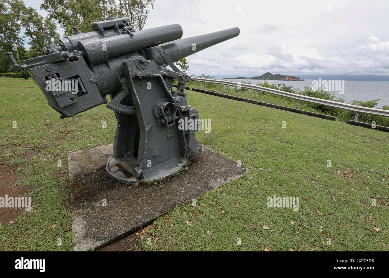 Cavite, Filippine. 04 ago 2024: Grazie a una posizione strategica, l'isola fortificata di Corregidor ha protetto Manila Bay per secoli, come durante la seconda guerra mondiale. I suoi tunnel costruiti dagli americani erano il quartier generale del generale MacArthur & President Quezon. Le sue spiagge e le sue colline sono costellate da batterie di artiglieria costiera e cannoni antiaerei per difendere la capitale del paese dagli attacchi. Questa settimana, gli Stati Uniti hanno annunciato 500 milioni di dollari in aiuti militari per rafforzare la difesa filippina e hanno sottolineato il trattato di difesa reciproca, la loro alleanza e amicizia attraverso la storia comune. Crediti: Kevin Izorce/Alamy Live News Foto Stock