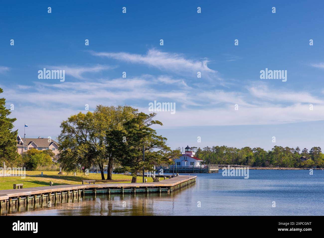 Vista sul mare del porto e del parco di Manteo sull'isola di Roanoke a Outer Banks, North Carolina, Stati Uniti. Foto Stock