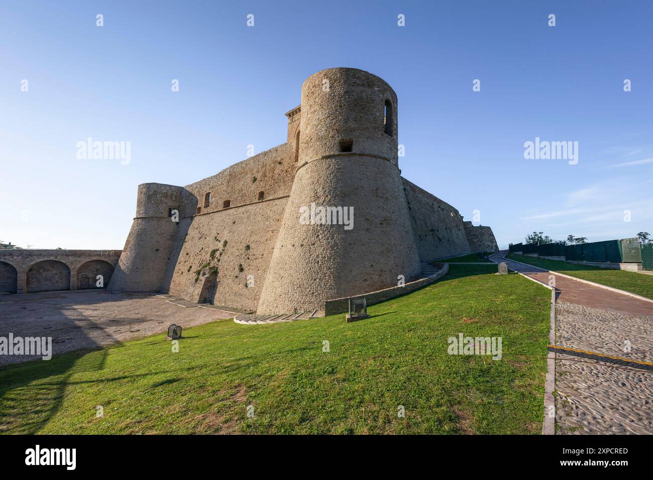 Castello Aragonese fortezza medievale al tramonto. Ortona, Abruzzo, Italia Foto Stock