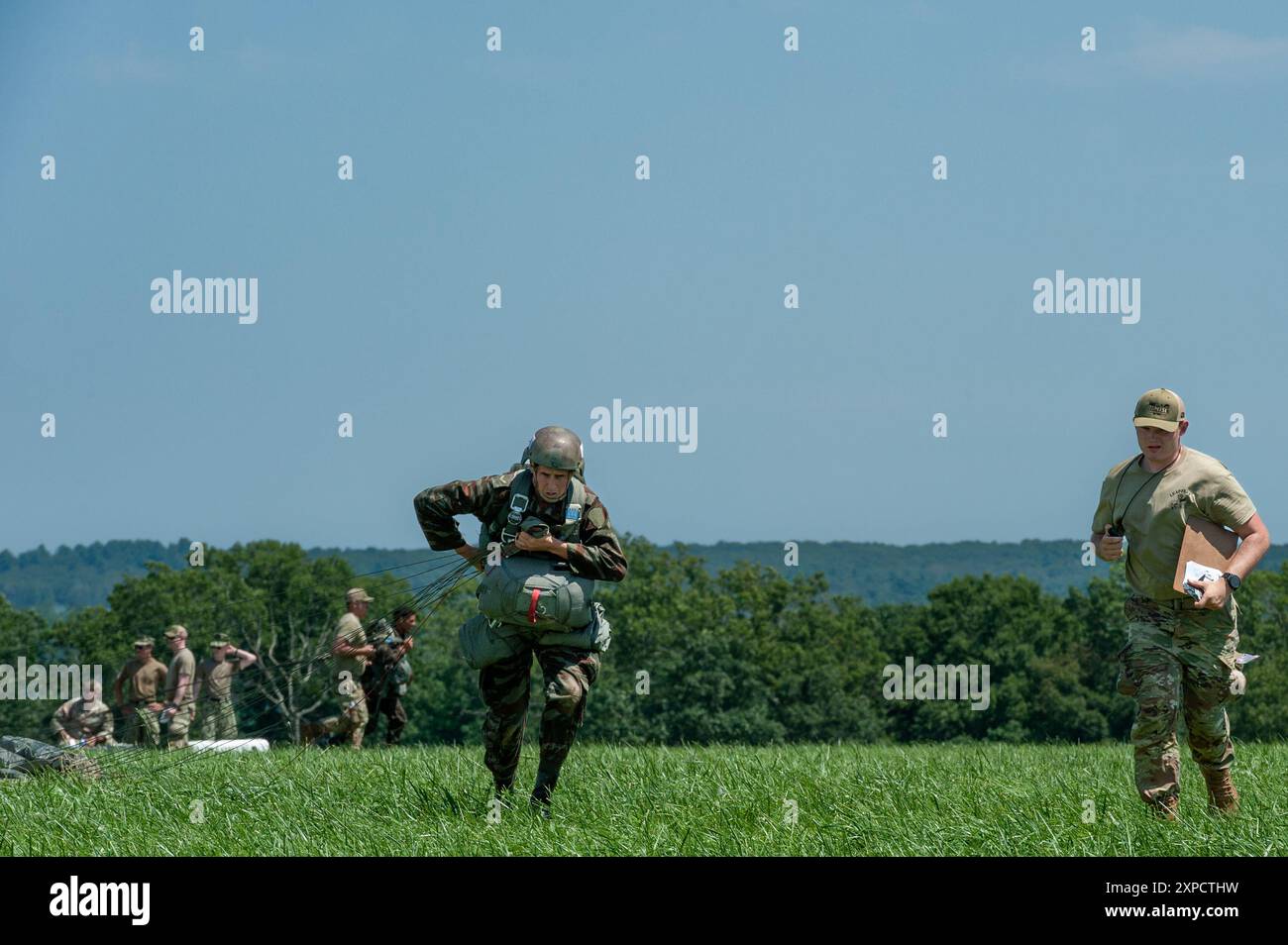 Leapfest è un evento sponsorizzato dal National Guard Bureau, sviluppato per la prima volta nel 1982 dal 19th Special Forces Group. Si tratta di un sistema di paracadute internazionale Foto Stock