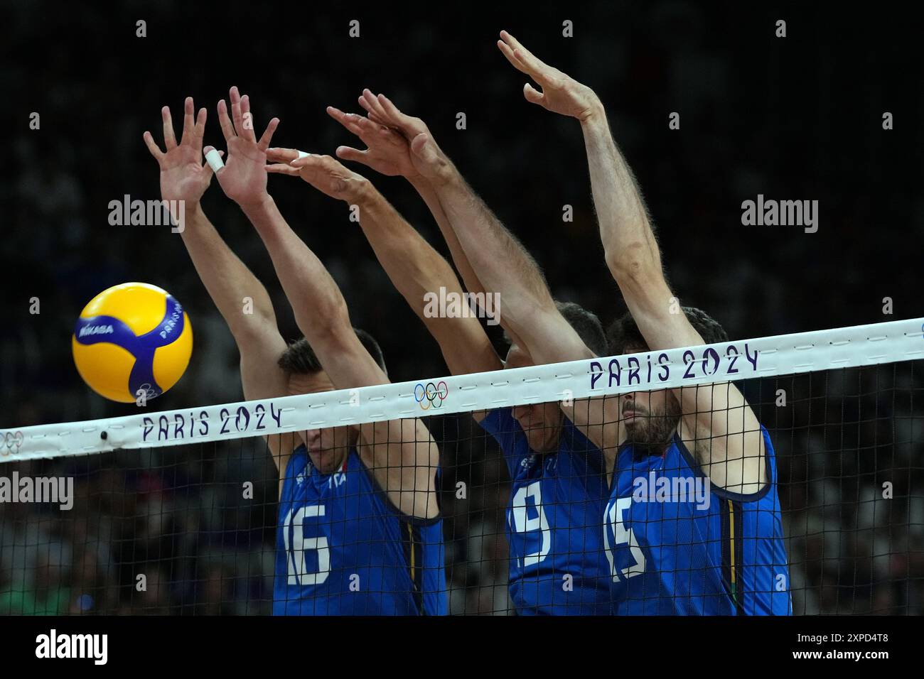 Parigi, Francia. 5 agosto 2024. Squadra italiana durante una partita di pallavolo maschile tra Italia e Giappone alle Olimpiadi del 2024, lunedì 5 agosto 2024, a Parigi, Francia. (Foto di Gian Mattia D'Alberto/LaPresse) credito: LaPresse/Alamy Live News Foto Stock