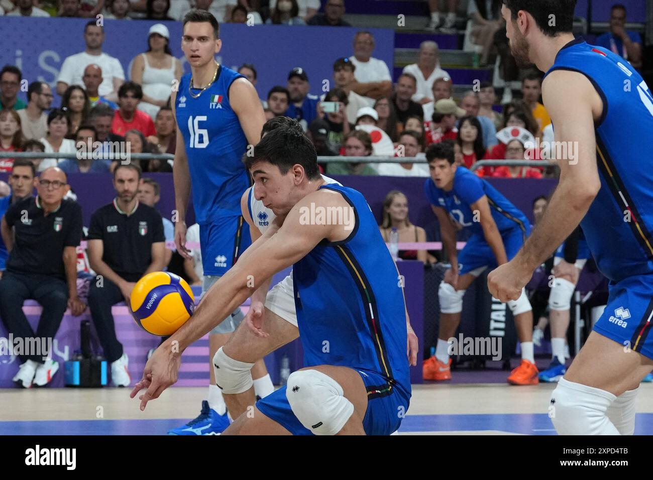 Parigi, Francia. 5 agosto 2024. Squadra italiana durante una partita di pallavolo maschile tra Italia e Giappone alle Olimpiadi del 2024, lunedì 5 agosto 2024, a Parigi, Francia. (Foto di Gian Mattia D'Alberto/LaPresse) credito: LaPresse/Alamy Live News Foto Stock