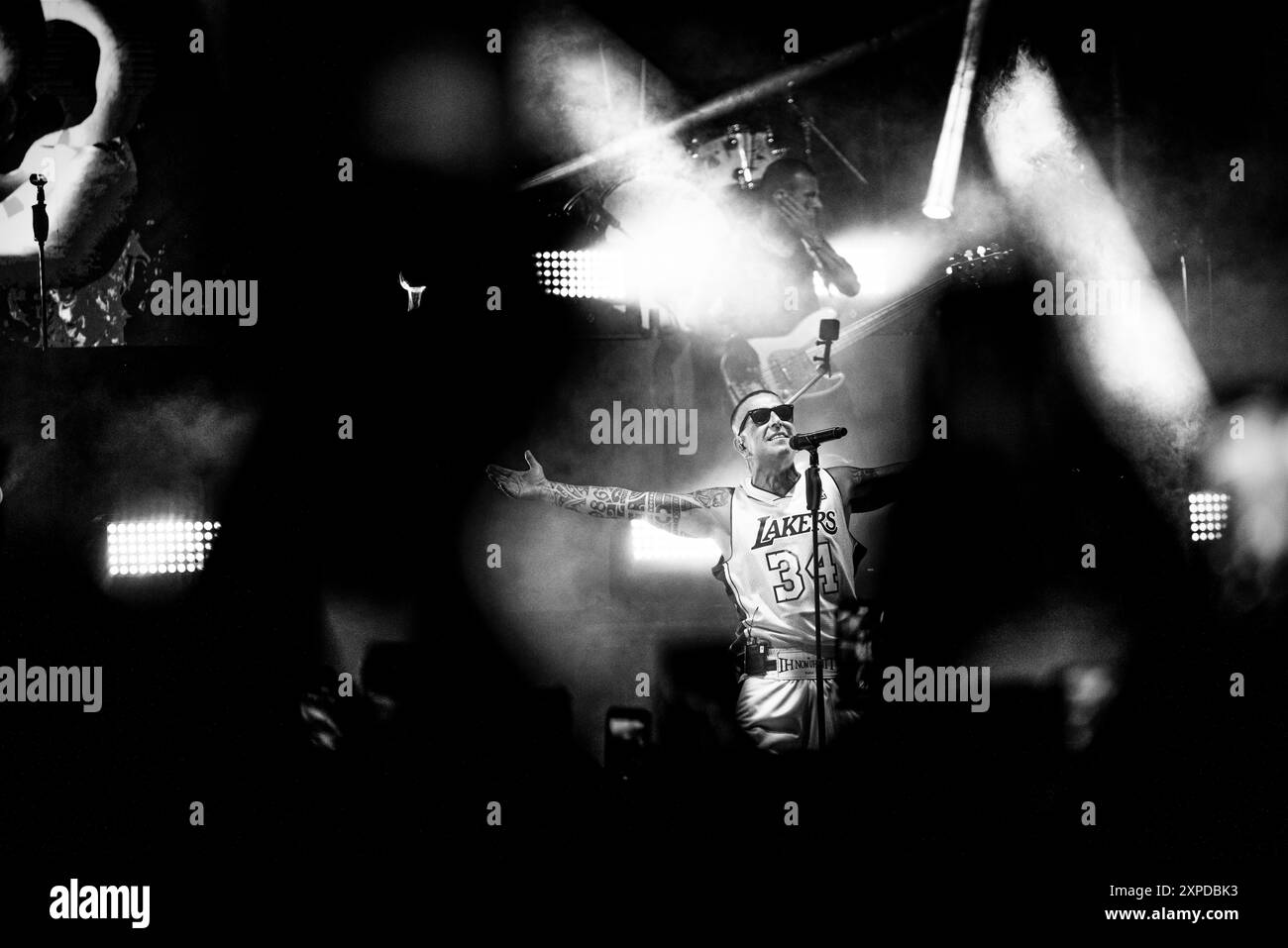 Concerto dal vivo in Italia con Franco Ricciardi. Artista di Napoli Foto Stock