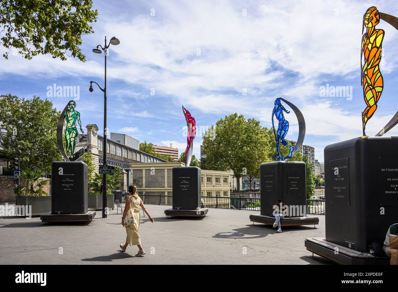 FRANCIA. PARIGI (75) (10° DISTRETTO) "I 4 CARDINALI DELLO SPORT" (OPERE DI GAD WEIL E ALEXANDRA CASTAING), CLAUDE-GERARD MARCUS BELVEDERE, SOPRA LA SA Foto Stock