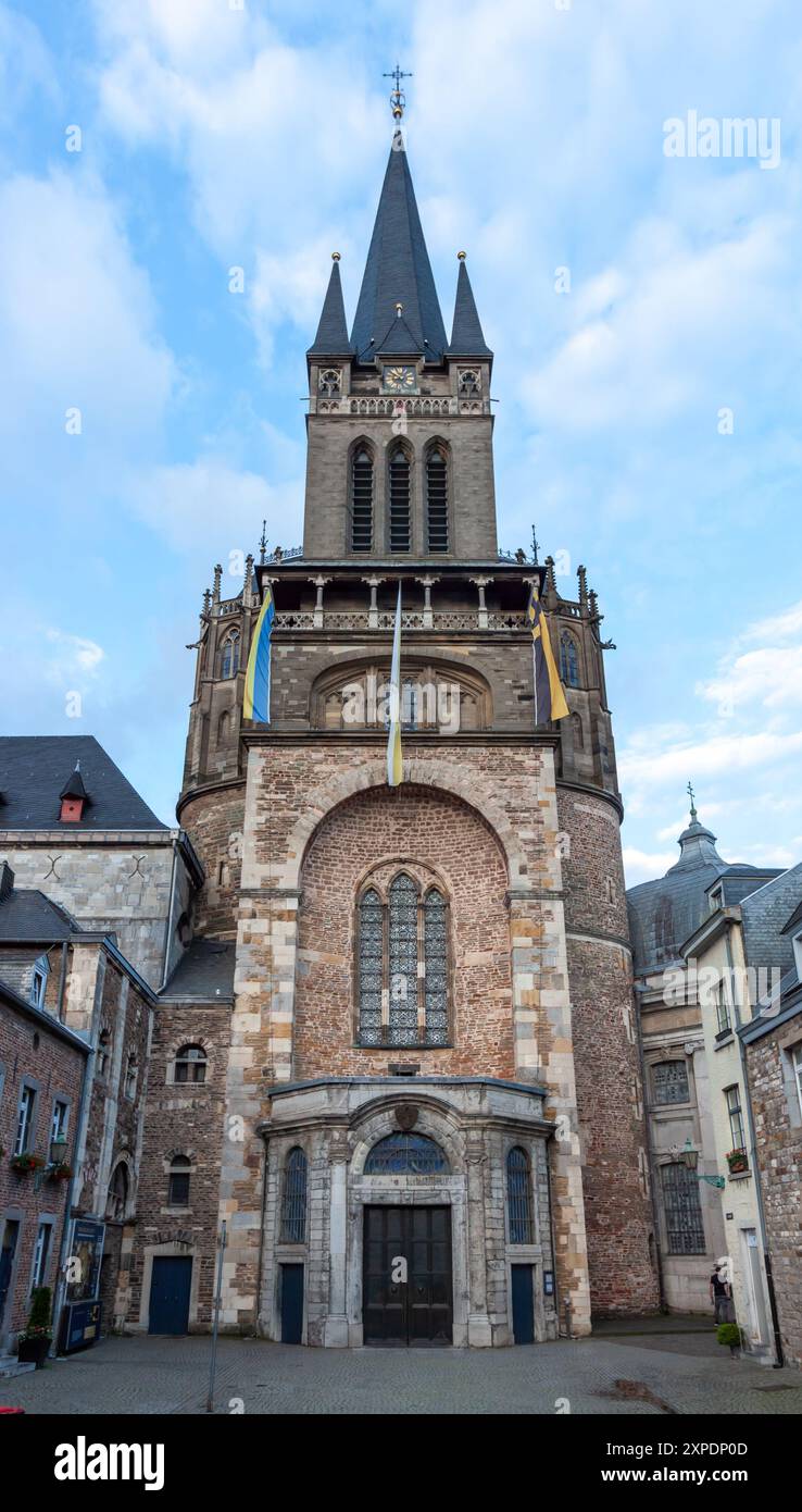 Cattedrale di Aquisgrana (Aachener Dom) vista da ovest. La facciata occidentale della cattedrale è in stile romanico di origine carolingia con una facciata Foto Stock