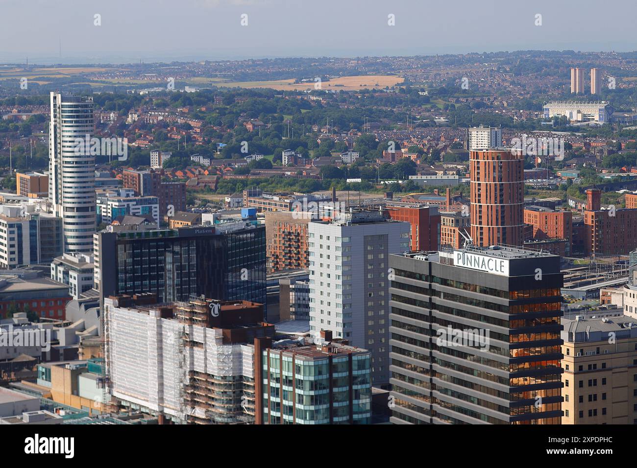 Una vista elevata del centro di Leeds dal tetto del nuovo edificio di appartamenti Scape. Foto Stock