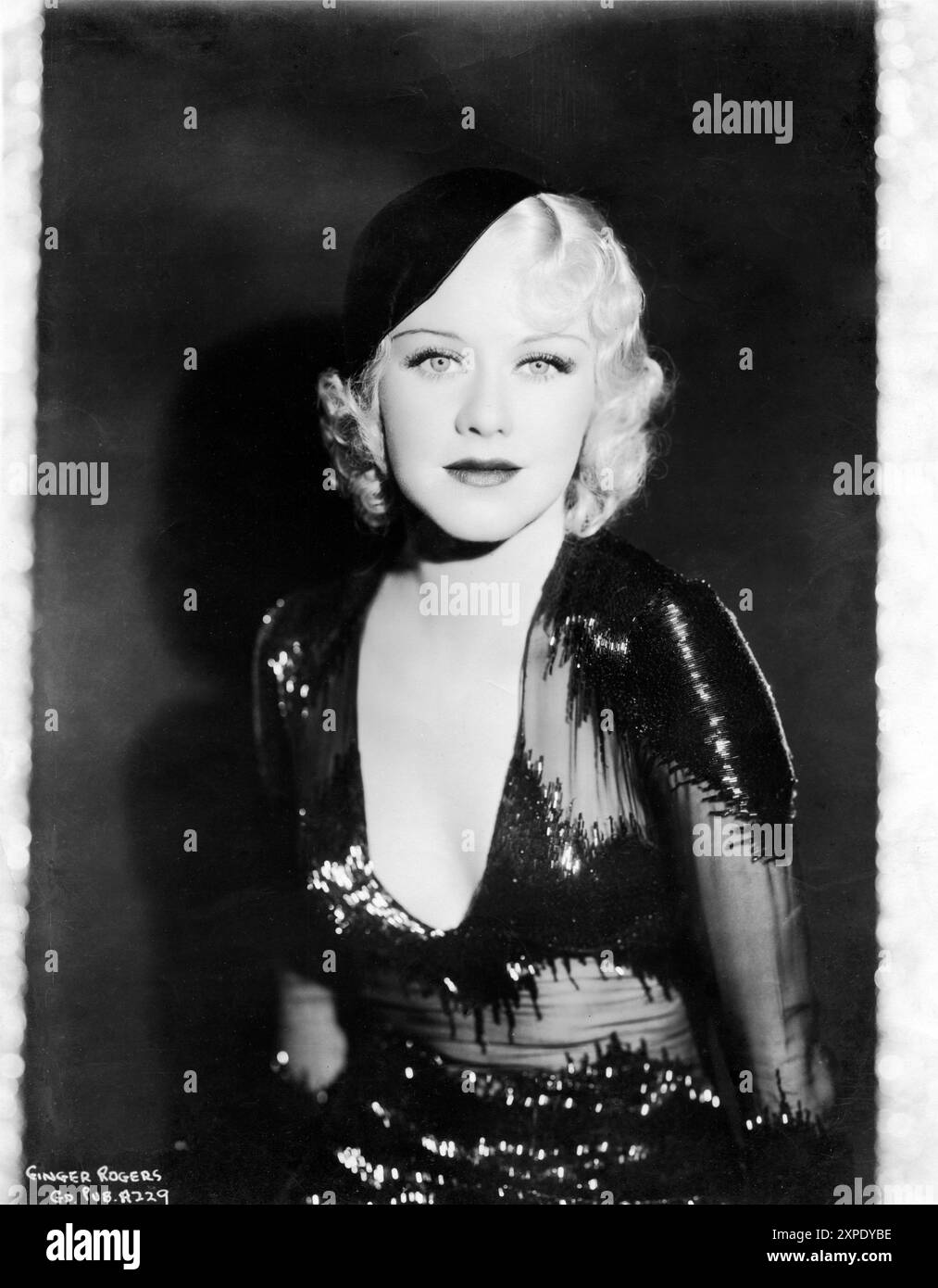 GINGER ROGERS in un ritratto pubblicitario tratto da GOLD DIGGERS DEL 1933 regista MERVYN Leroy Musical Numbers creato e diretto da BUSBY BERKELEY Play AVERY HOPWOOD Costume Design ORRY-KELLY Warner Brothers Foto Stock