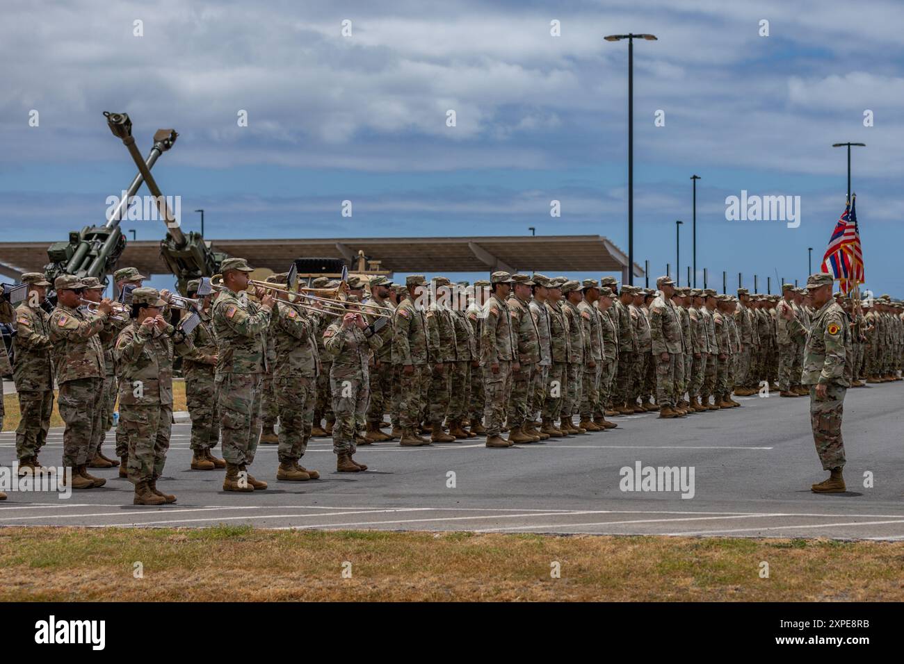 I soldati statunitensi assegnati alla 111th Army Band, 103rd Troop Command, Hawaii Army National Guard, si esibiscono durante la cerimonia di cambio di comando della 29th Infantry Brigade Combat Team (29th IBCT) a Kalaeloa, Hawaii, 3 agosto 2024. La 29th Infantry Brigade Combat Team è composta da unità della Hawaii National Guard, Alaska National Guard, Guam National Guard e Arizona National Guard. (Foto della Guardia Nazionale dell'Esercito degli Stati Uniti del sergente Justin Nye) Foto Stock