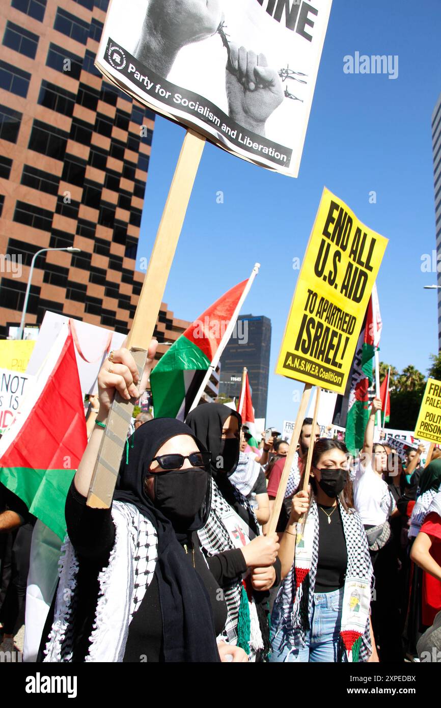 “Rally for Return: All Out for Gaza” al di fuori del Consolato generale di Israele a Los Angeles il 14 ottobre 2023. Foto di Raquel G. Frohlich. Foto Stock