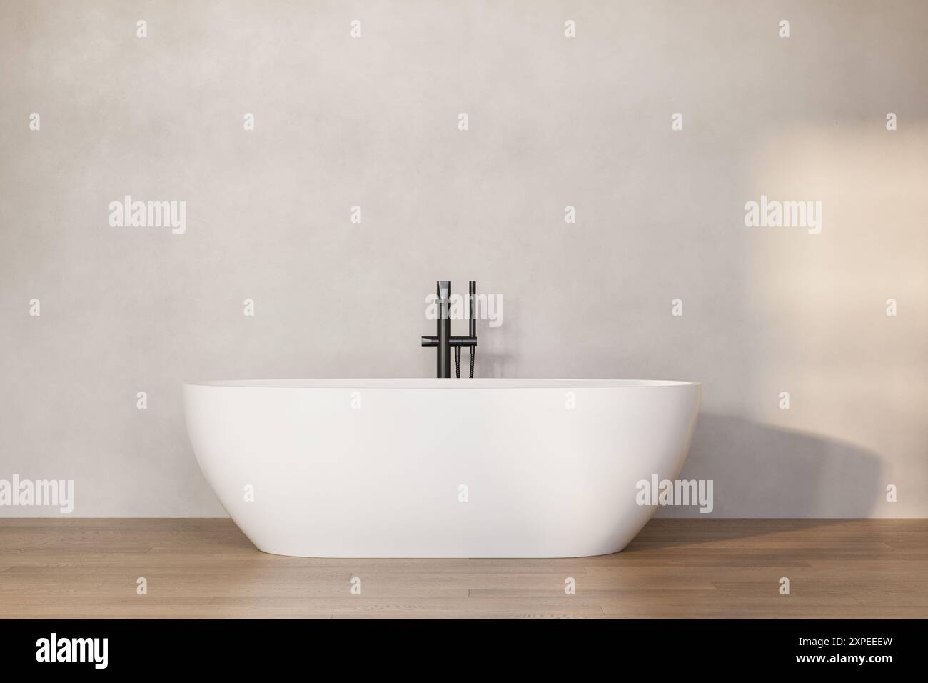 Bagno interno moderno e minimalista con vasca e pareti beige, pavimento in legno duro. Foto Stock