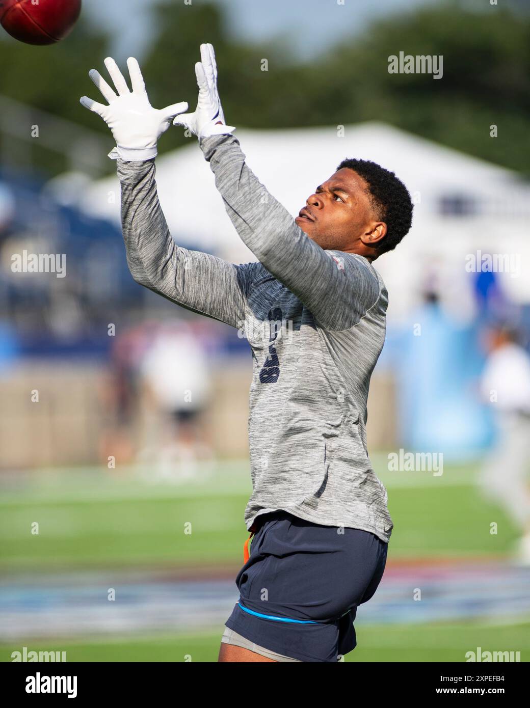 1 agosto 2024: I Chicago Bears n. 22 Elijah Hicks si scalda prima della gara della Hall of Fame contro gli Houston Texans a Canton, OHIO. Mike Wulf/CSM Foto Stock