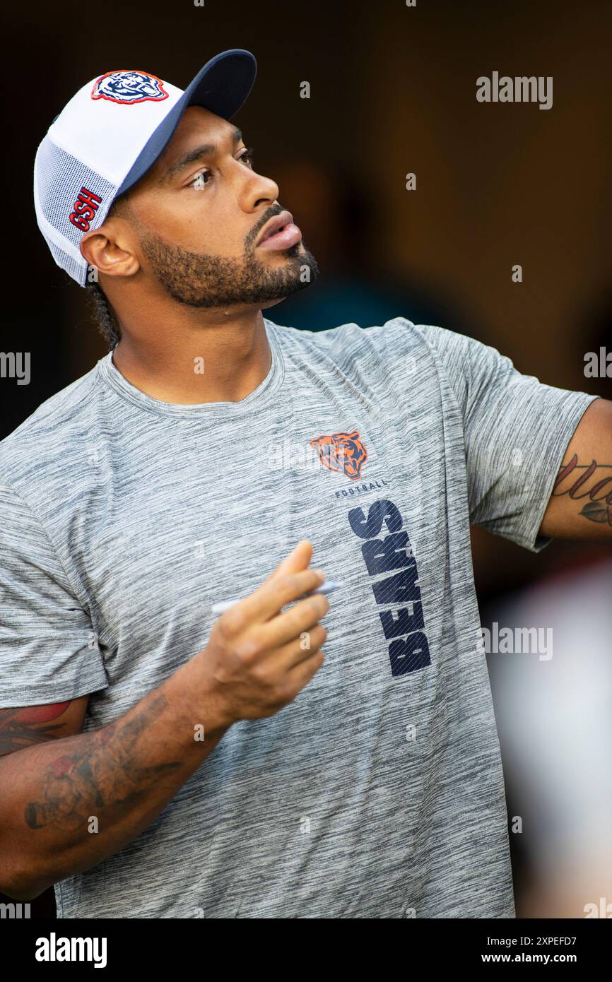 1 agosto 2024: Chicago Bears #98 Montez Sweat firma autografi prima della gara della Hall of Fame contro gli Houston Texans a Canton, OHIO. Mike Wulf/CSM Foto Stock