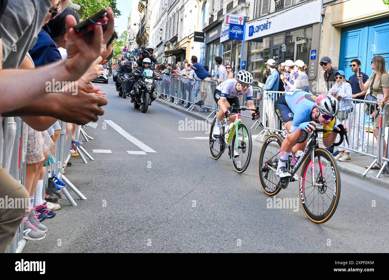 Parigi, Francia. 4 agosto 2024. Kristen Faulkner degli Stati Uniti scende da MonteMarte in Rue des Martyrs alla fine della Womens Road Race. Credito: SOPA Images Limited/Alamy Live News Foto Stock