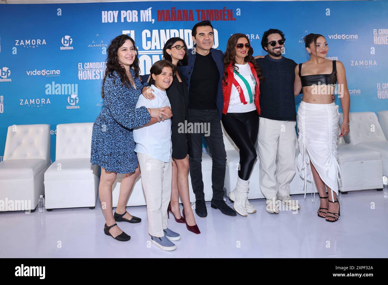 Conferenza stampa El Candidato Honesto L-R TiarÃ Scanda, Leonardo Herrera, Paola Ramones, Adrian Uribe, Mariana Seoane, Daniel Tovar e Teresa Ruiz hanno posato per le foto durante una conferenza stampa per promuovere il film El Candidato Honesto a Videocine. Il 5 agosto 2024 a città del Messico, Messico. Città del Messico CDMX Messico Copyright: XYamakxPereax Foto Stock