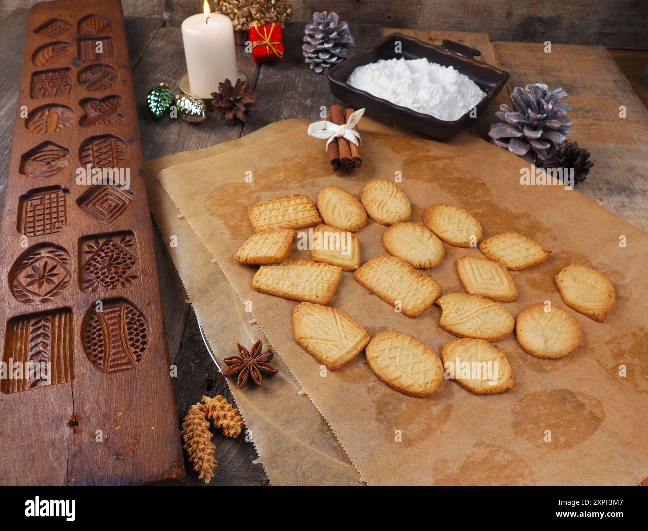 Tempo di Natale, biscotti Spekulatius cottura, tempo di Avvento, cottura di Natale, cibo di stagione Foto Stock