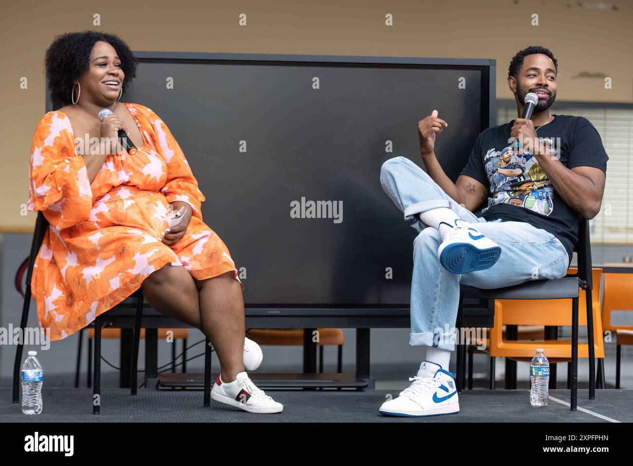 Tulsa, Stati Uniti. 5 agosto 2024. Crissle West modera il nuovo libro di Jay Ellis 'tutti avevano un amico immaginario (o solo io)? Adventures in Boyhood' durante il One Man Show di Jay Ellis alla Booker T. Washington High School di Tulsa, Oklahoma, il 5 agosto 2024. (Foto di Jay Wiggins/Sipa USA) credito: SIPA USA/Alamy Live News Foto Stock