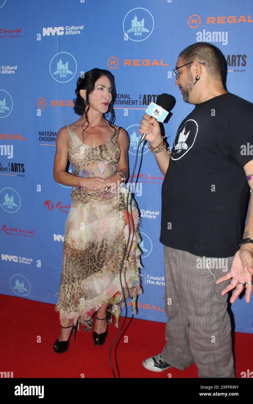 Il Festival of Cinema NYC mette in scena il suo primo Red carpet del festival cinematografico di quest'anno lunedì 5 agosto 2024 a New York, USA, celebrando le sue opere con la Make A Film Foundation al teatro Regal ua Midway di Forest Hills, Queens, con ospiti speciali e membri della giuria, Seth Gilliam (The Walking Dead) e Kevin Corrigan (IL RE DI STATEN ISLAND, THE DEPARTED). FOC NYC presenta registi, stelle e soggetti cinematografici di diversi film presentati al festival. (Foto di Thenews2/NurPhoto) crediti: NurPhoto SRL/Alamy Live News Foto Stock