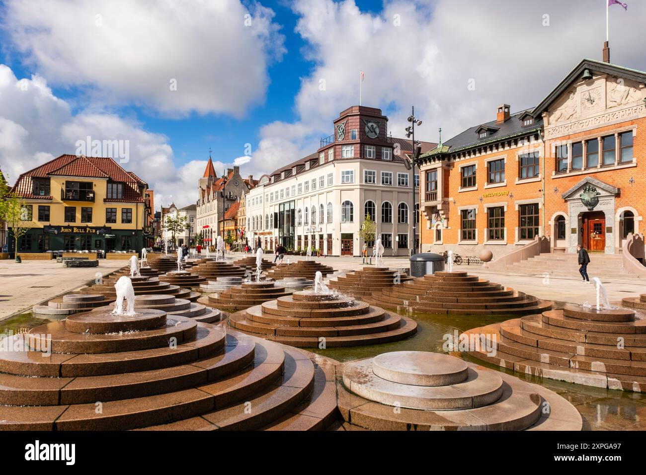 Fontane di Toldbod Plads, Aalborg, Jutland, Danimarca, Scandinavia, Europa Foto Stock