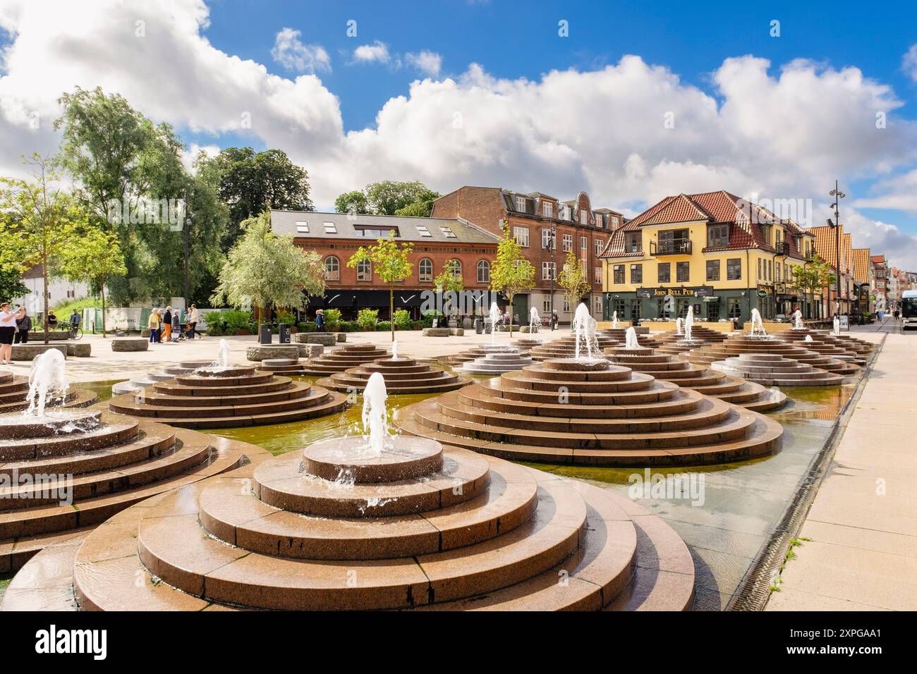 Fontane di Toldbod Plads, Aalborg, Jutland, Danimarca, Scandinavia, Europa Foto Stock