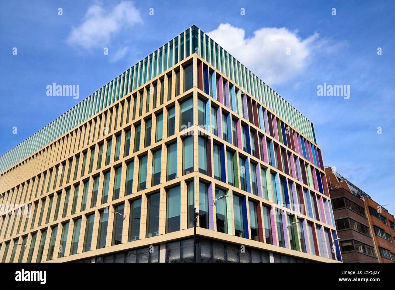 Kaleidoscope TikTok UK Headquarters over Farringdon East Crossrail Station, Smithfield, City of London, Inghilterra, Regno Unito. Architetto: Architettura PLP Foto Stock
