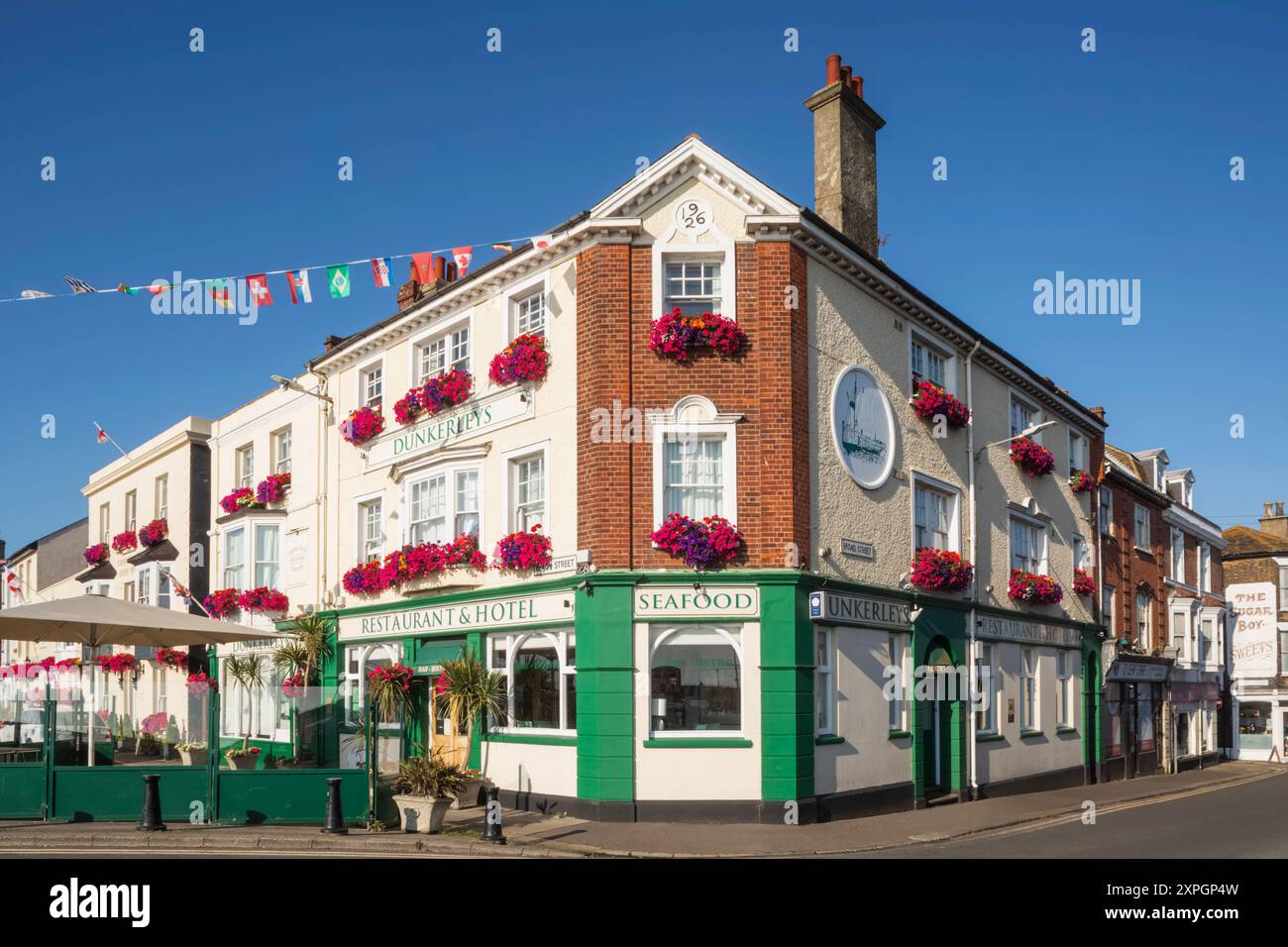 England, Kent, Deal, Beach Street e Broad Street, Dunkerleys Restaurant and Hotel Foto Stock