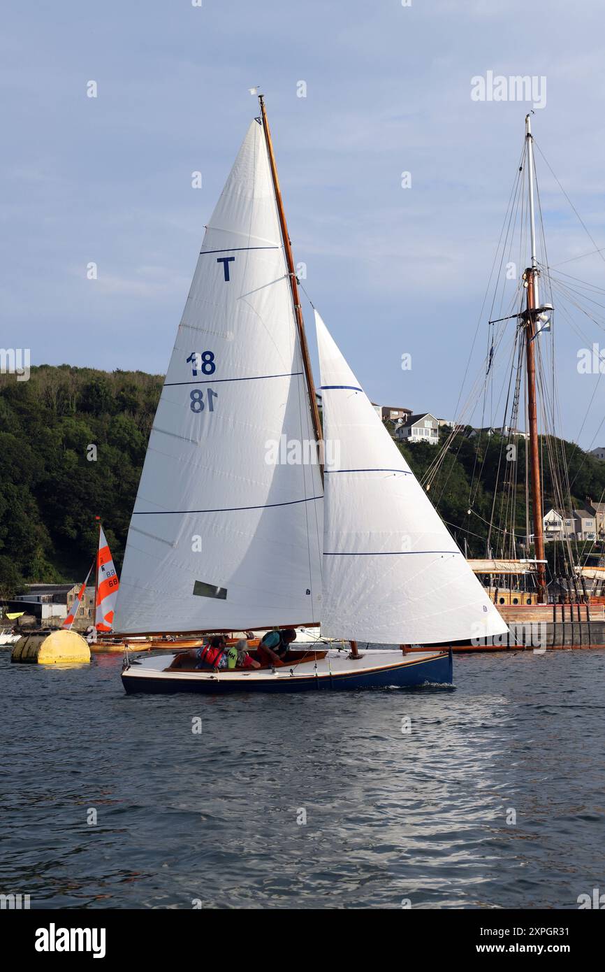 Gare di gommoni Troy Keelboat Class nel porto di Fowey Foto Stock