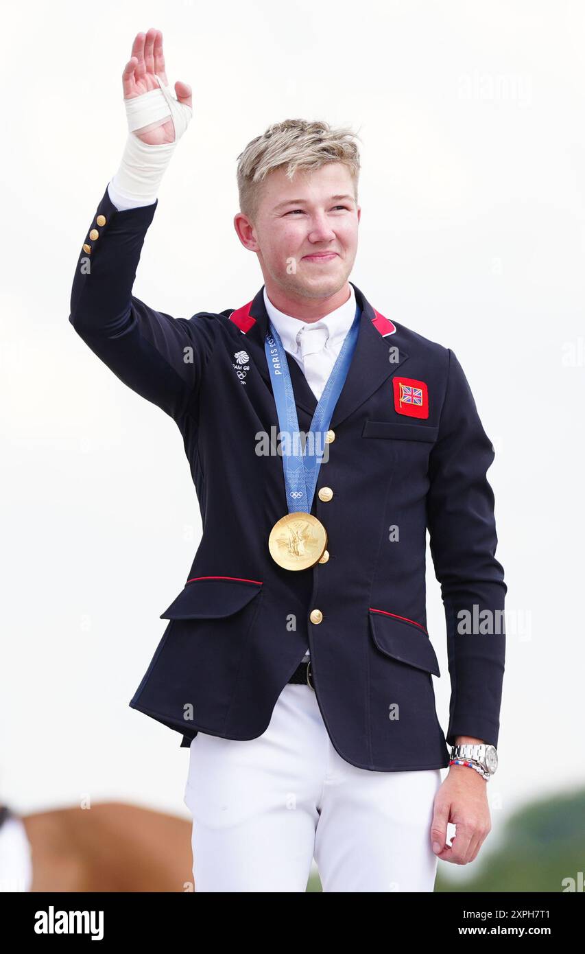 Foto del file datata 02-08-2024 di Harry Charles della Gran Bretagna. Peter Charles non ha tempo per le feste, poiché ha già messo l’accento sul prossimo obiettivo per il figlio Harry dopo l’oro olimpico nella finale di salto a squadre della scorsa settimana. Data di pubblicazione: Martedì 6 agosto 2024. Foto Stock