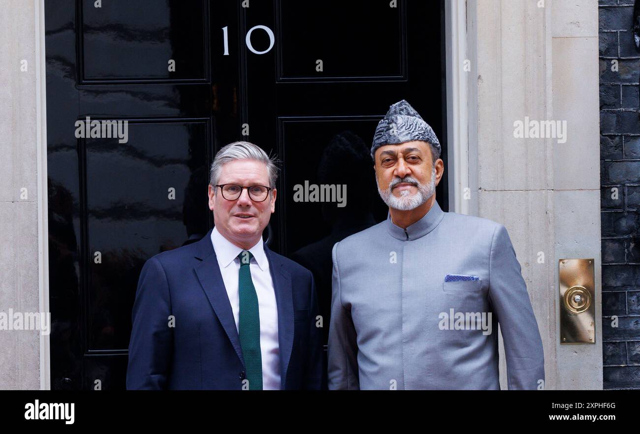 Londra, Regno Unito. 6 agosto 2024. Londra, Regno Unito 6 agosto 2024 il primo ministro del Regno Unito, Sir Keir Starmer, dà il benvenuto al sultano dell'Oman, Haitham bin Tariq al Said, al numero 10 di Downing Street per i colloqui. Crediti: Mark Thomas/Alamy Live News Foto Stock