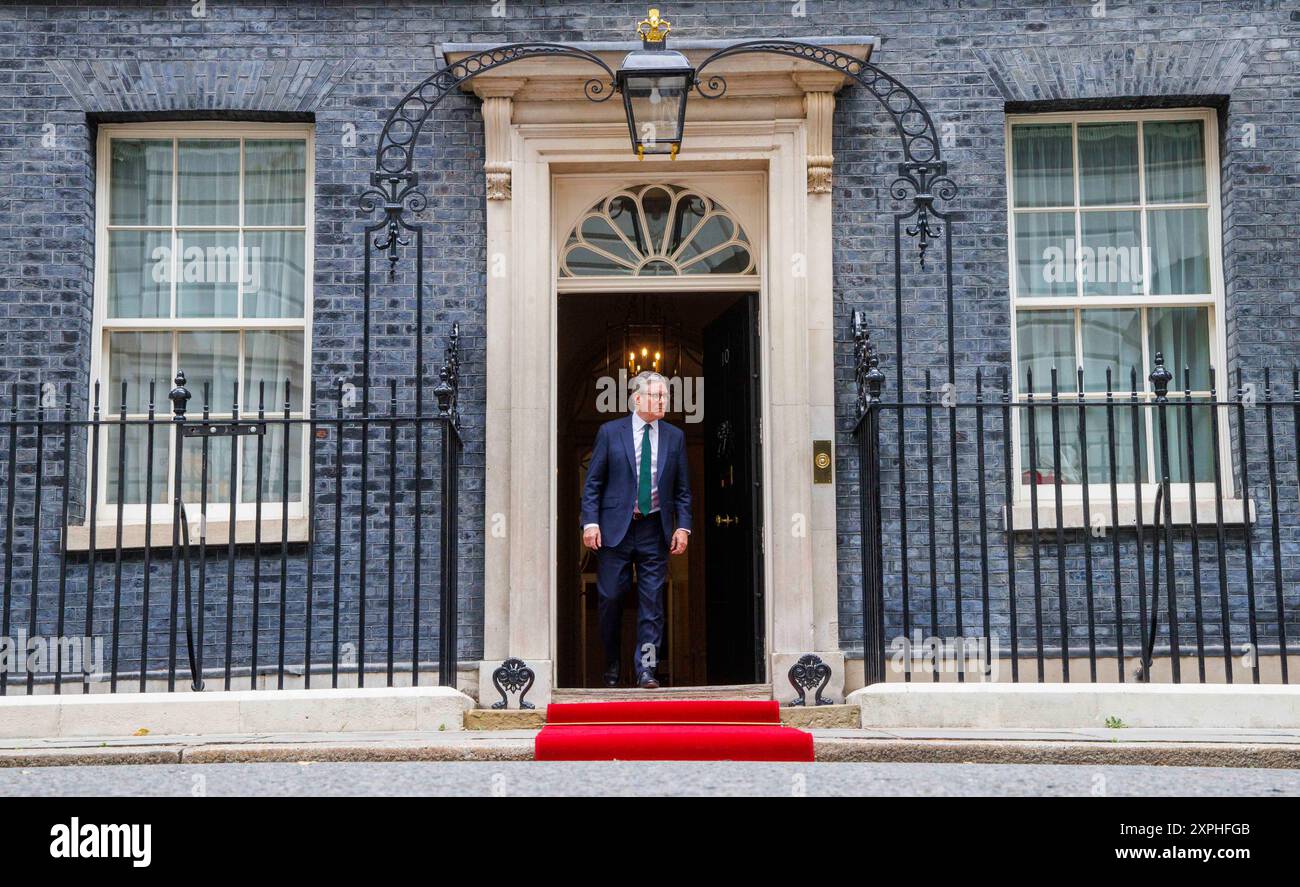 Londra, Regno Unito. 6 agosto 2024. Londra, Regno Unito 6 agosto 2024 il primo ministro del Regno Unito, Sir Keir Starmer, dà il benvenuto al sultano dell'Oman, Haitham bin Tariq al Said, al numero 10 di Downing Street per i colloqui. Crediti: Mark Thomas/Alamy Live News Foto Stock