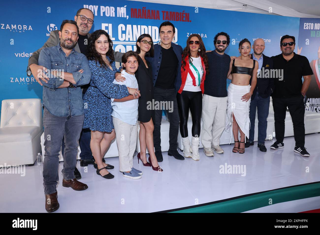 Città del Messico, Messico. 5 agosto 2024. (L-R) Gerardo Moran, Pipe Ybarra, Tiaré Scanda, Leonardo Herrera, Paola Ramones, Adrián Uribe, Mariana Seoane, Daniel Tovar, Teresa Ruiz, Daniel Birman e Charlie Huevo hanno posato per le foto durante una conferenza stampa per promuovere il film "El Candidato Honesto" a Videocine il 5 agosto 2024 a città del Messico, Messico. (Foto di Yamak Perea/ Eyepix/Sipa USA) credito: SIPA USA/Alamy Live News Foto Stock