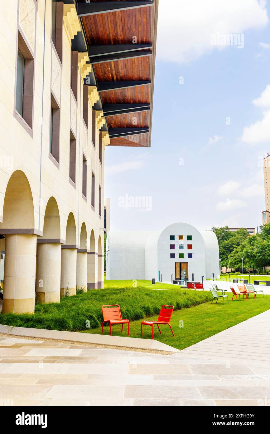 "Austin" (2018) cappella artistica di Ellsworth Kelly ed esterno del Blanton Museum of Art, Austin, Texas, USA Foto Stock