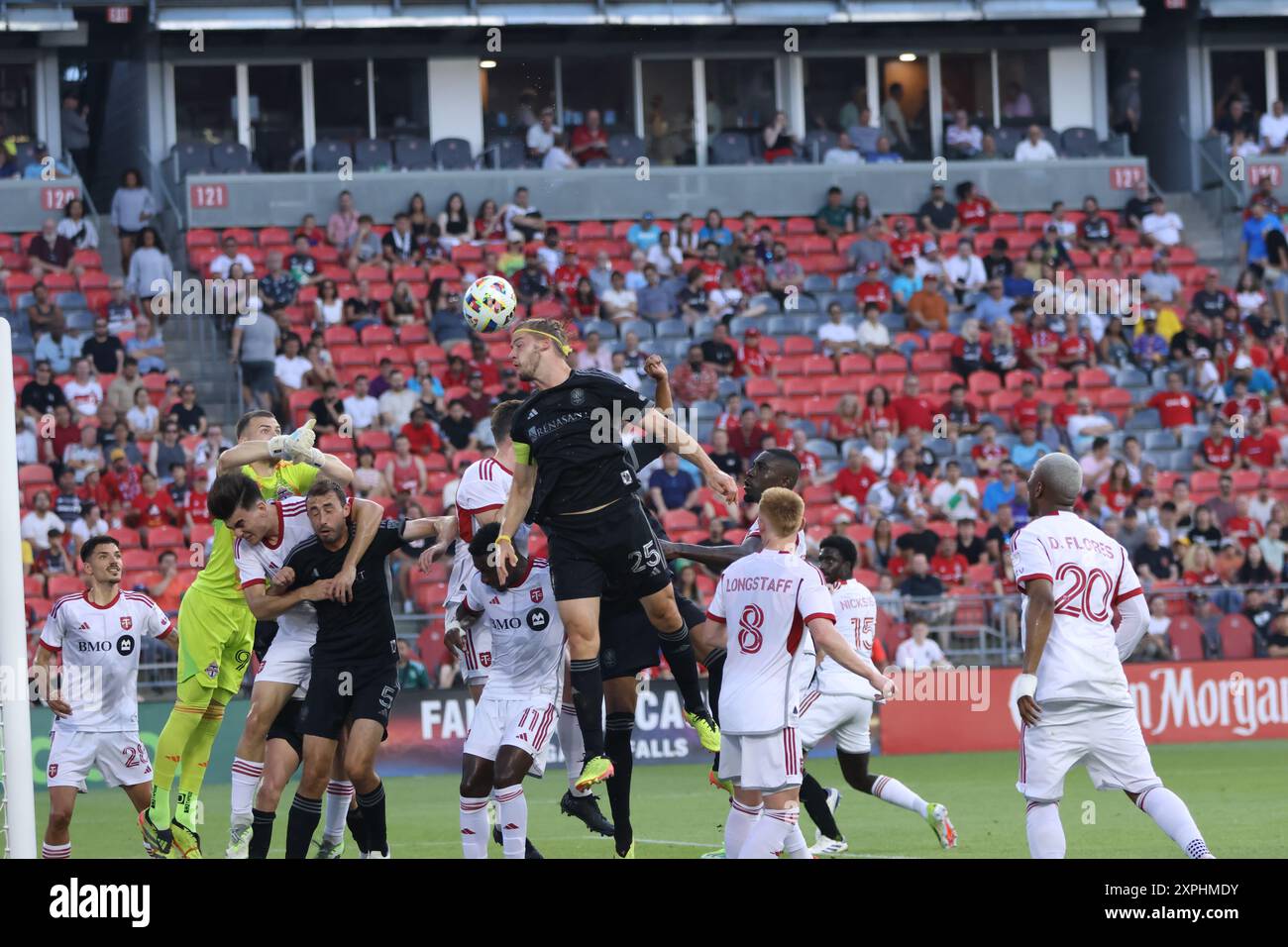 Toronto, ON, Canada, 19 giugno 2024, CON Zimmerman #25 in azione alla partita di calcio della Major League tra Toronto FC e Nashville SC al BMO Field. Foto Stock