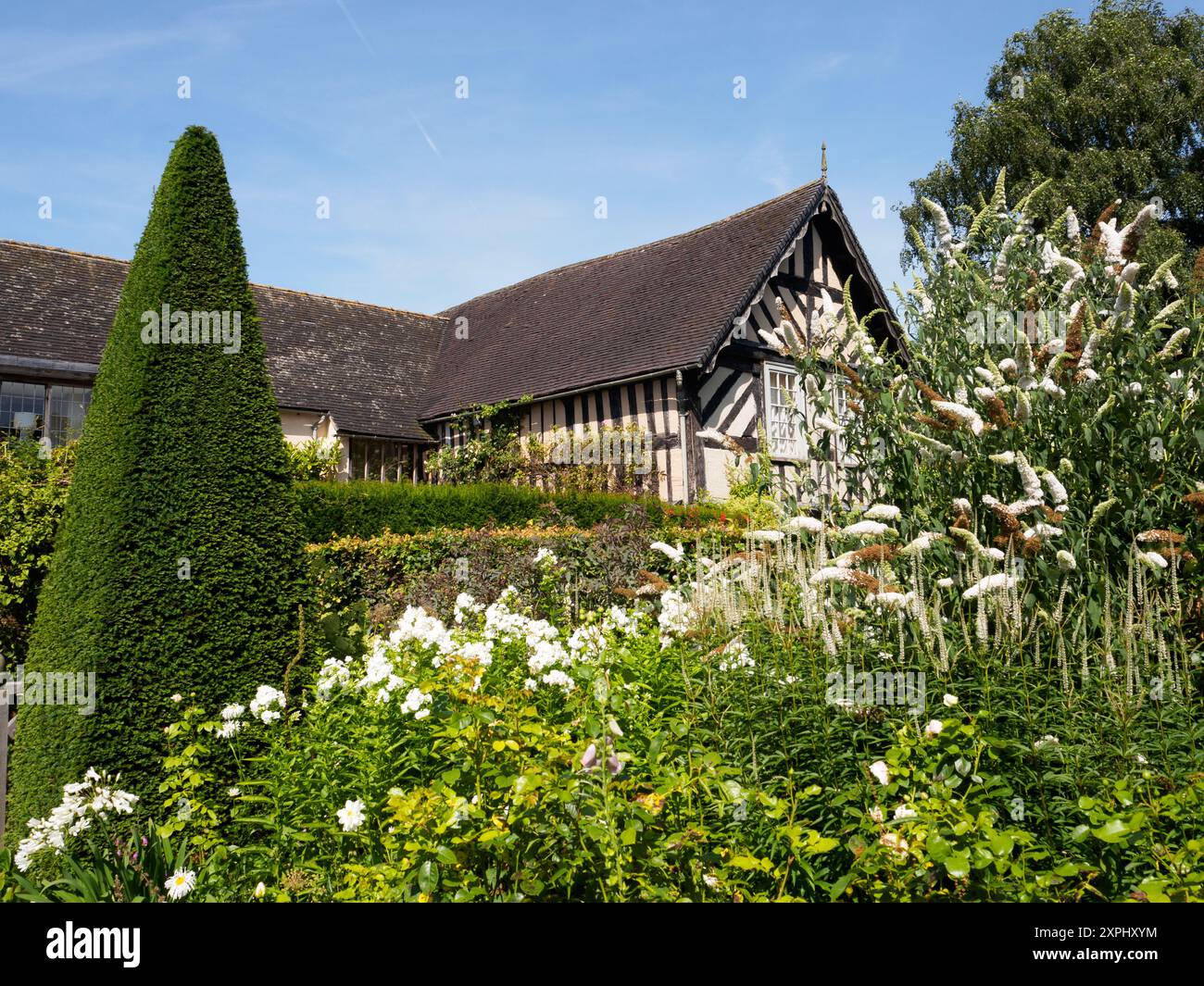 Wollerton Old Hall, vista dal giardino Foto Stock