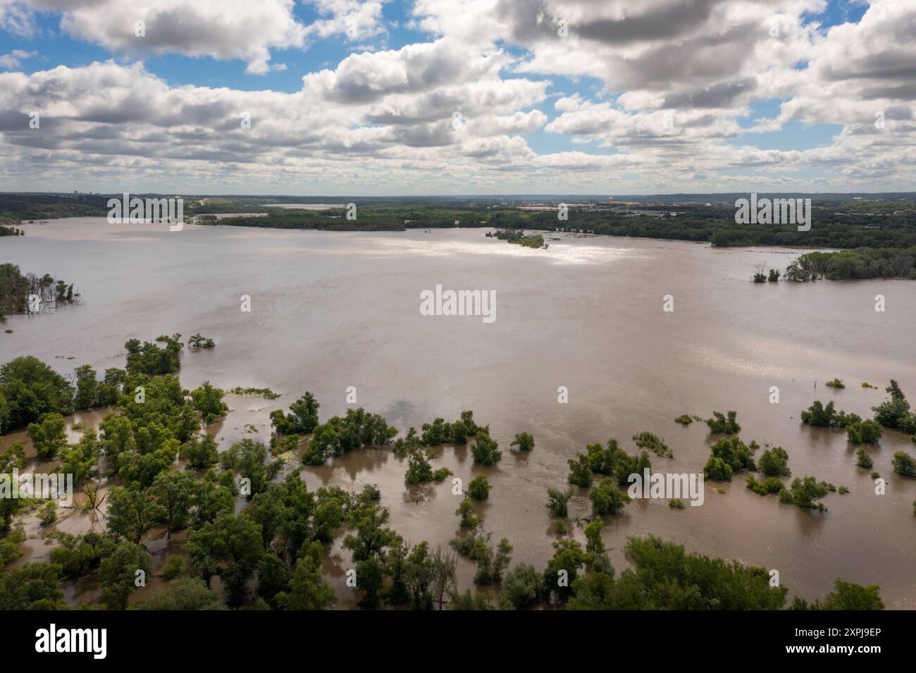 Inondò il fiume Minnesota a Shakopee Minnesota - il fiume Minnesota crebbe a 719,4 piedi il 30 giugno 2024, 2,4 piedi timidi del record del 1965 - drone ae Foto Stock