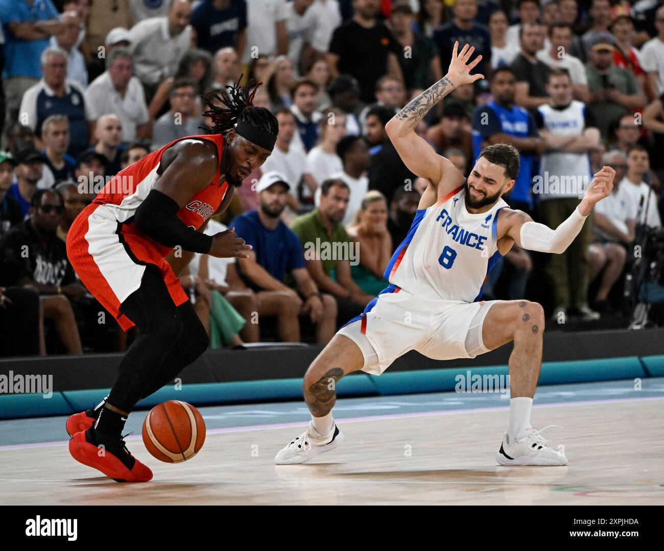 PARIGI - FRANCIA, 06/08/2024 - Giochi Olimpici di Parigi, pallacanestro Francia e partita canadese alla Bercy Arena di Parigi Foto Stock