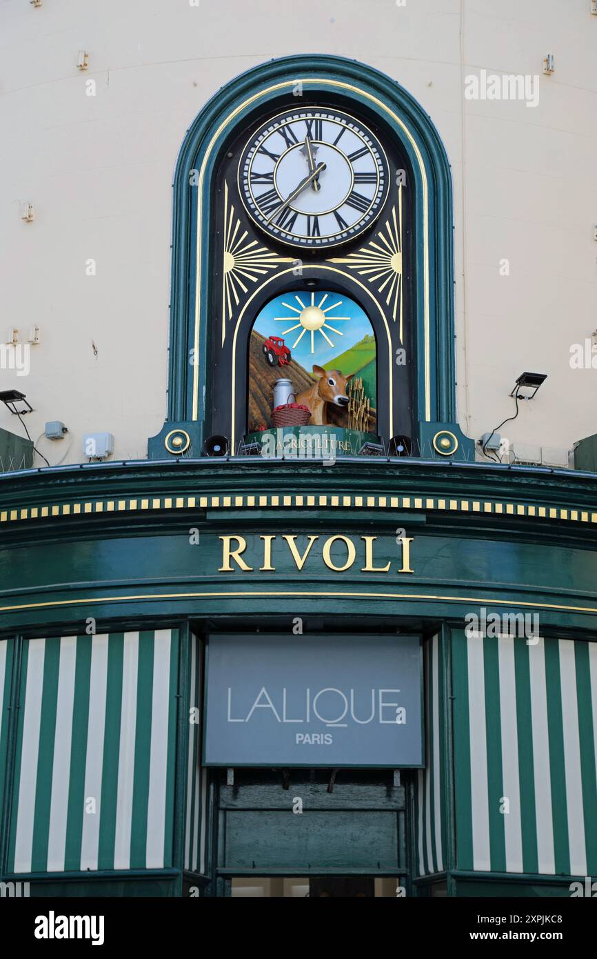 Orologio musicale girevole in stile svizzero Rivoli Jewellers a St Helier Foto Stock