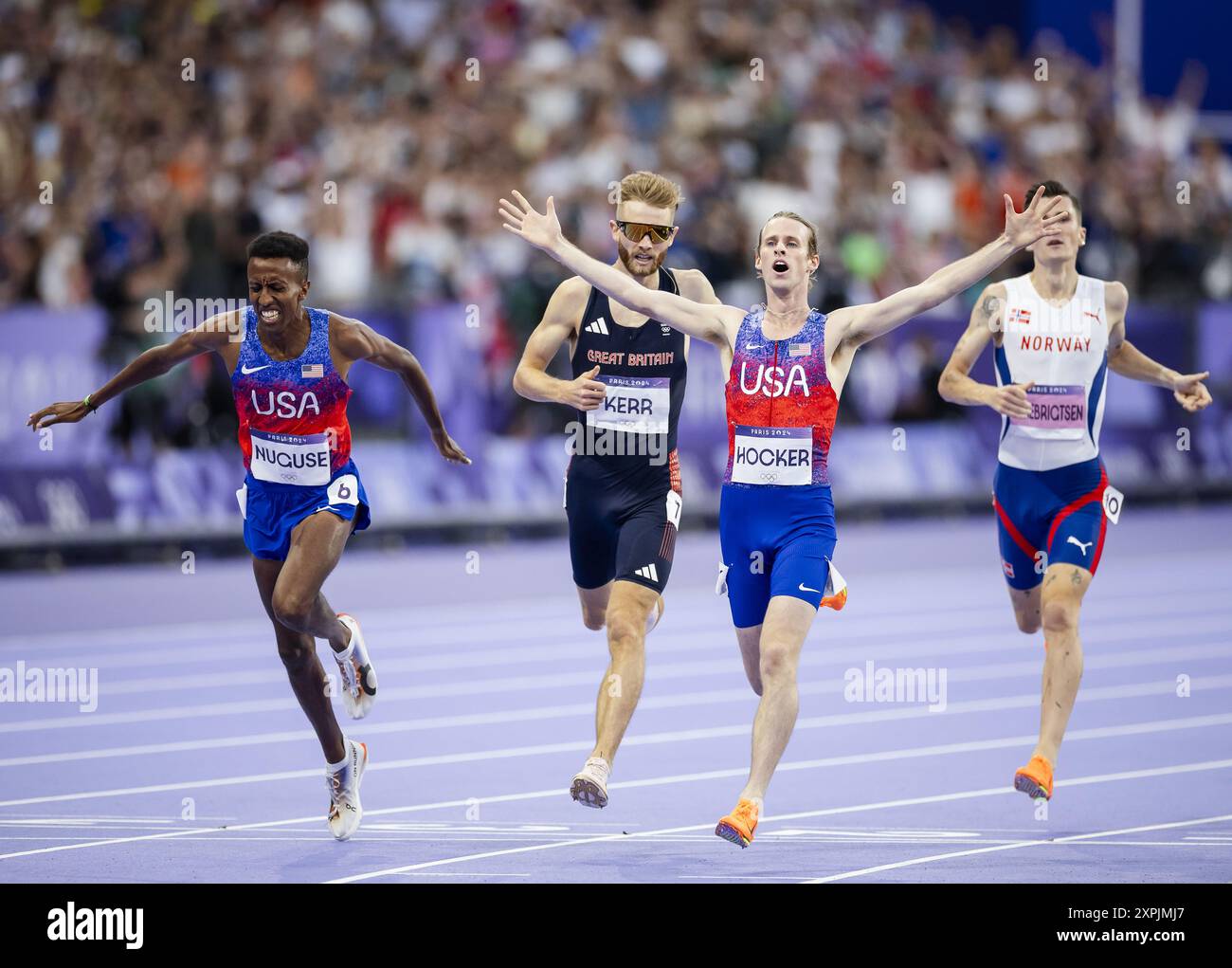 Parigi, Francia. 6 agosto 2024. PARIGI - Yared Nuguse degli Stati Uniti, Josh Gerr del Regno Unito e Cole Hocker degli Stati Uniti durante la finale dei 1500 metri ai Giochi Olimpici. ANP ROBIN VAN LONKHUIJSEN credito: ANP/Alamy Live News Foto Stock